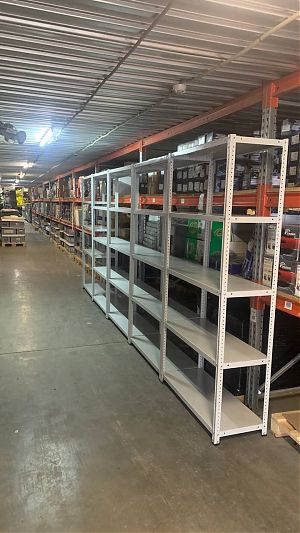 Металлический полочный стеллаж МС — надёжное хранение для склада и гаража